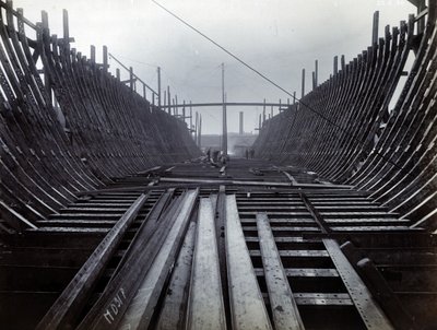 Yard no. 647, Baikal. De ijsbrekende treinveerboot Baikal in frame op de Low Walker Yard, 1896 door English Photographer